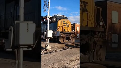 2 CSX Locos Up Close At The Crossing Train Horn #railway #train #railfan #trainhorn #asmr #csx