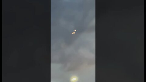 UFO SIGHTING 🛸 Multiple UFOs Streaking Thru Menifee, California 🛸