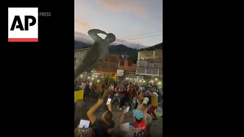WATCH: Protesters take down statues of Hugo Chavez in Venezuela