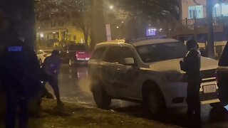 DC Cops stand by as man throws mud on taxpayer cop cars. In DC only republicans go to jail.