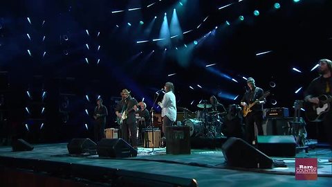 Chris Stapleton performs at CMA Music Festival | Rare Country
