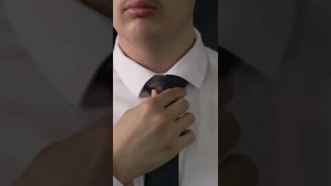 How to Tie a Tie: Windsor Knot