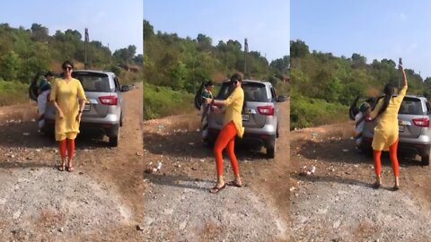 Viral video - Women dances to kacha badam on road - Nails the hook step