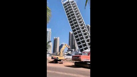 Demolição de edifício. [Video], 2023Building demolition