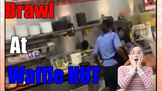 Raw Video of Crazy Wafflehouse 🧇 Brawl🥷 between a Man & a Woman Reaction