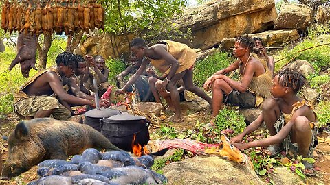 See How Hadzabe Successful Hunt and Cook Their Prey - Tradition