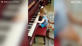 À un an, cet enfant est un virtuose du piano