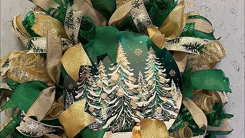 Green and Gold Tree Deco Mesh Wreath |Hard Working Mom |How to