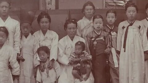 100년 전 사진 속 한국인 19 1918년경 한국 신사와 그의 아내, 조선의 기녀, 1902년 부산 거리의 미국인 관광객, 정장을 입은 남성,