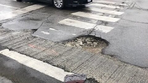 Illinois Supreme Court hears case on whether Chicago is liable for cyclist hitting pothole