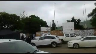Crowds gather at crime scene of Eastern Cape police station attack (jHP)