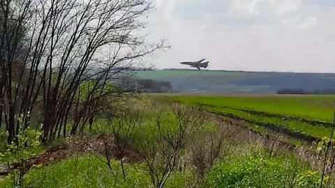 Ukrainian Su-24 Low Level Flyby
