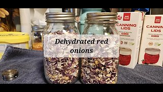 Dehydrated red onions