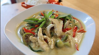 How to make Thai green chicken curry (Gaeng Khiao Wan Gai)