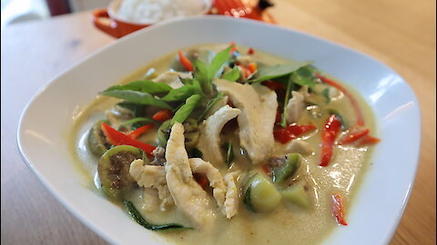 How to make Thai green chicken curry (Gaeng Khiao Wan Gai)