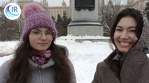Deux étudiantes de l'Université d'Etat de Moscou (MGU) expliquent le système des partis russes