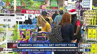 Crowds flock to Toys R Us on Thanksgiving