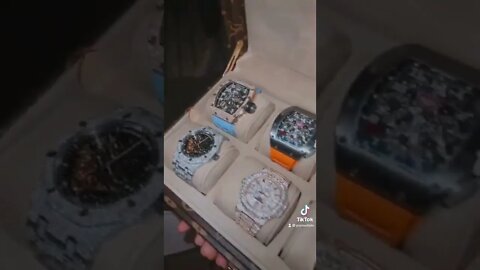 Lil Durk aka Durkio’s shows of a few of his watches $2 million total from his collections 🥶