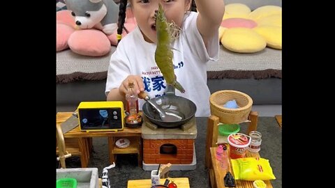 Kid cooking 😹🔪