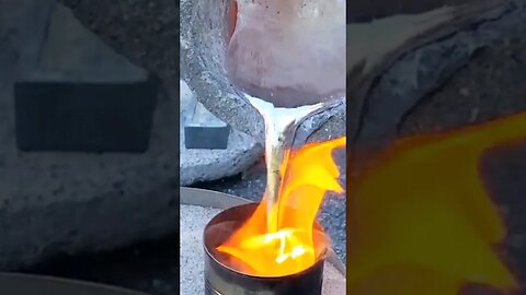 Metal Casting with Molten Aluminum #shorts #shortsfeed #aluminium