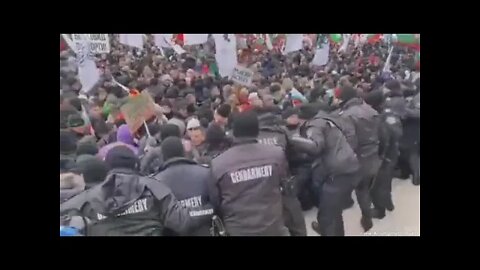 🚨 Bulgarians Try To Storm Parliament To Protest Mandates And Regain Freedom