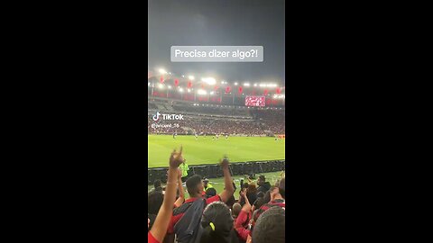 Isso é em um campo de futebol no Brasil