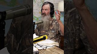 Phil Robertson's Lair Was Infested with Wasps & Bees!