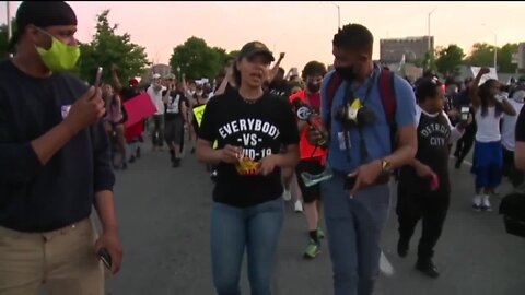 Detroit police allow peaceful protests to continue after curfew