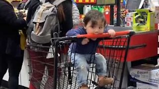 Child seen chewing shopping cart handlebar during CORVID-19 crisis