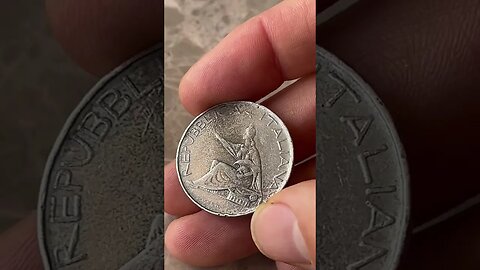 Overly Excited Overview Of A Italian 500 Lira Coin