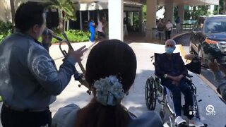 Doctor released from hospital after COVID-19 battle greeted by mariachi band