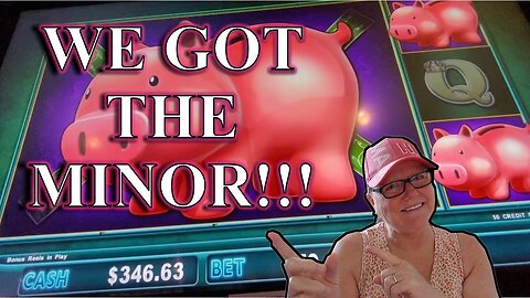 Slot Play - Piggie Bankin' - I GOT THE MINOR!! This Game is So FUN!!