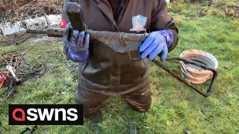 Magnet fisherman pulls six WW2 MACHINE GUNS out of a canal in Northamptonshire, UK