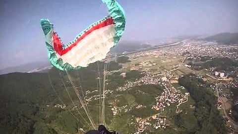 Skillful Japanese Skydiver Easily Overcomes Parachute Malfunction