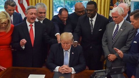 Faith leaders pray for President Trump! What a great moment was in the Oval Office!