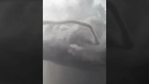 Incredible close up video of a tornado forming😱😱