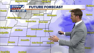 Snow moves in Monday night