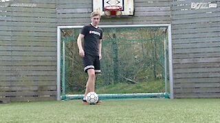 Ce footballeur freestyle va vous épater !