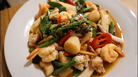 How to make Thai spicy stir-fry seafood