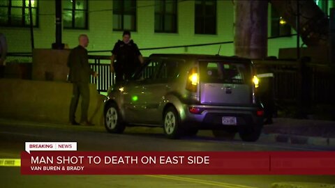54-year-old man shot to death on Van Buren St.