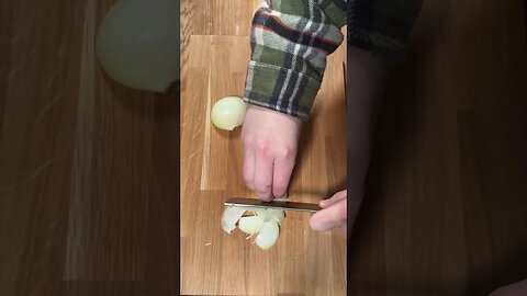 How to thinly slice an onion