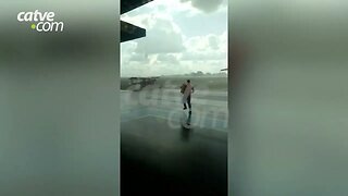 Avião é arrastado por rajada de vento em aeroporto de Guarapuava
