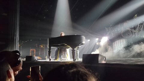 Evanescence in Houston song Far From Heaven