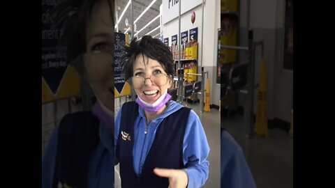 Walmart Greeter knows her pitchers! #comedy #shorts