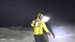 Throwing boiling water into freezing air