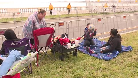 Thousands of families crowd Bayshore Boulevard for the annual Children's Gasparilla Parade