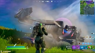 Master Chief steals a Flying Saucer! / Fortnite