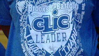 School encourages freshmen to join clics