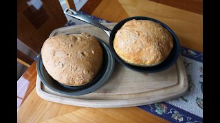 How to Bake No-Knead Bread in a Skillet (updated)… super easy… no machines