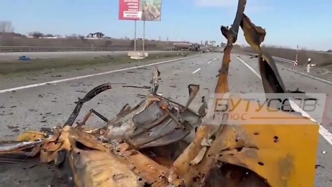 🇺🇦Graphic War18+🔥The "Genocide Highway" Ukraine 20 Cars w/Families Shot Dead by the Russian Military